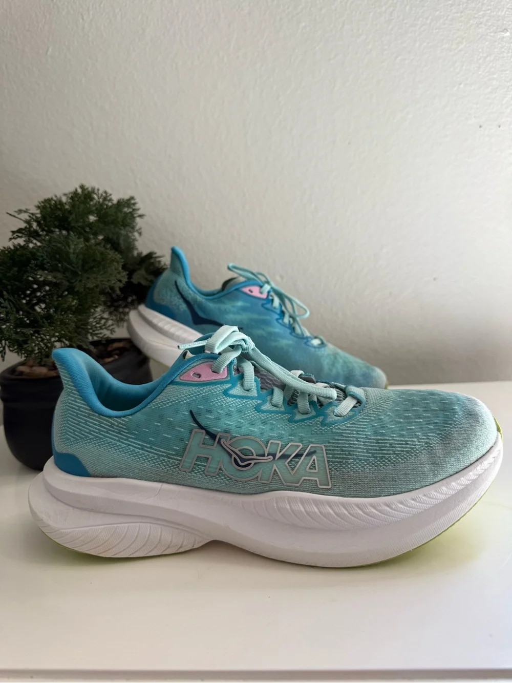 Hoka Mach 6 Women size 8.5 Turquoise Aqua Running Shoes